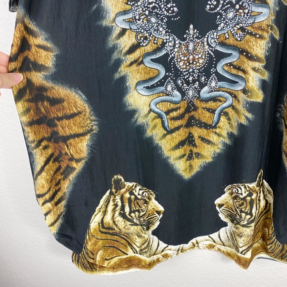 🌻 3/$20 Tiger King Embellished Graphic Blouse - Picture 2 of 3